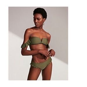 Express off shoulder v-wire bikini swim‎ top Medium